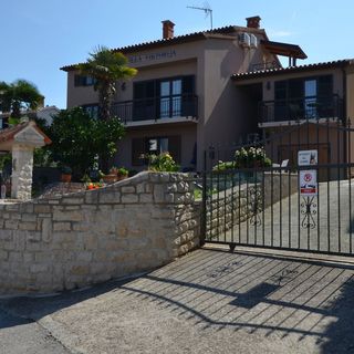 Apartments and Rooms Viktorija Pjescana Uvala (2)