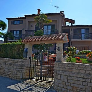 Apartments and Rooms Viktorija Pjescana Uvala (4)