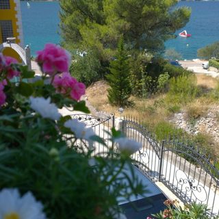 Apartments Nediljka Grebastica (3)