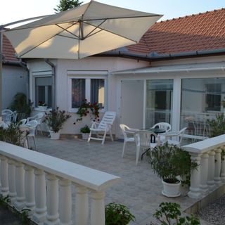 Henrietta-Violetta Apartman Hajdúszoboszló (4)