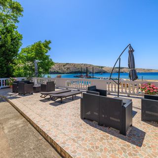 Apartments Albina Lopar (4)