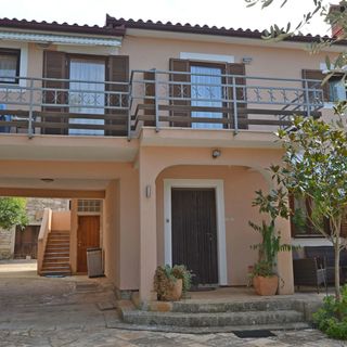 Apartments Josip Pavicini (2)