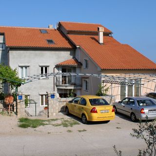 Apartmanok Parkolóhellyel Njivice, Krk - 5458 Njivice (3)