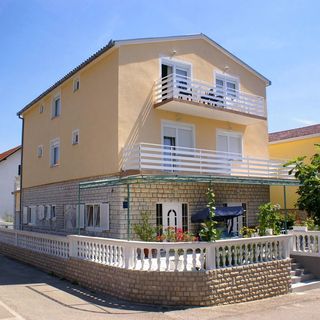 Apartmanok Parkolóhellyel Vodice - 4172 (2)