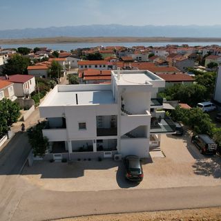 Apartmanok Parkolóhellyel Vir - 12692 (2)