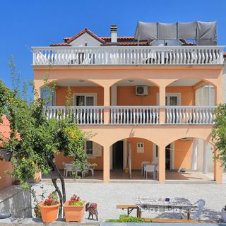 Apartmanok Parkolóhellyel Grebastica, Sibenik - 11301 Grebaštica (2)