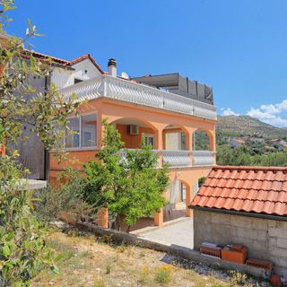 Apartmanok Parkolóhellyel Grebastica, Sibenik - 11301 Grebaštica (3)