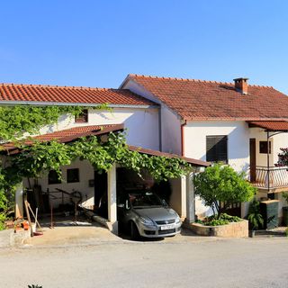 Apartmanok Parkolóhellyel Okrug Gornji, Ciovo - 1107 Okrug Gornji (2)