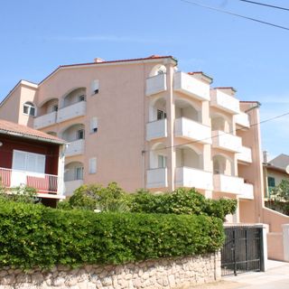 Apartmanok és Szobák A Tenger Mellett Pag - 6311 (2)