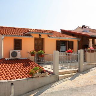 Apartmanok Parkolóhellyel Sutivan, Brac - 745 Sutivan (2)