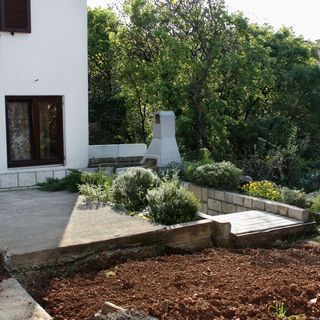 Apartmanok és Szobák Parkolóhellyel Vrbnik, Krk - 5301 Vrbnik (2)