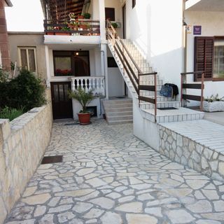 Apartmanok és Szobák Parkolóhellyel Vrbnik, Krk - 5301 Vrbnik (4)