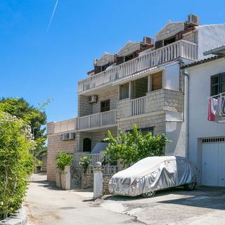 Apartmanok Parkolóhellyel Supetar, Brac - 5670 Supetar (5)