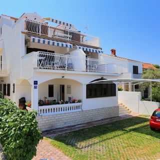 Családi Apartmanok A Tenger Mellett Razanj, Rogoznica - 10373 Ražanj (2)