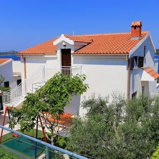 Családi Apartmanok A Tenger Mellett Razanj, Rogoznica - 10373 Ražanj (5)