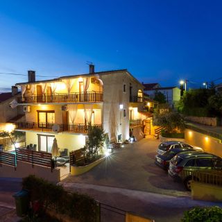 Apartments With Swimming Pool Zadar - 6128 (2)