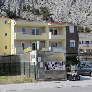 Apartmanok Parkolóhellyel Omis - 10362 Omiš (2)