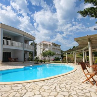 Apartmanok Családok Részére Medencével Kampor Rab - 3214 (5)