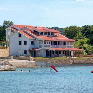 Apartmanok Családok Részére Medencével Kampor, Rab - 3213 Kampor (3)