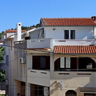 Apartmanok és Szobák Parkolóhellyel Vrbnik, Krk - 5302 Vrbnik (2)