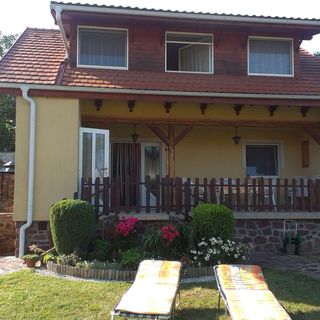 Modern Tetőtéri Apartman Balatonszepezd (5)