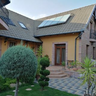 Rose House Apartman Hajdúszoboszló (2)