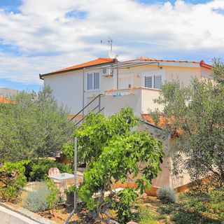 Apartmanok és Szobák Parkolóhellyel Trogir - 4814 (2)