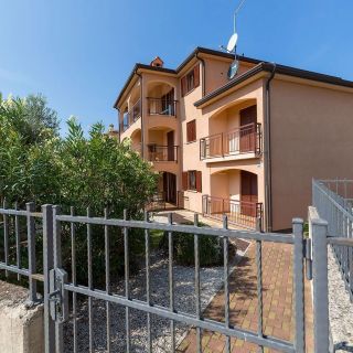 Apartments With Swimming Pool Novigrad - 7078 (3)