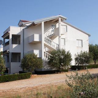 Apartmanok Családok Részére Medencével Barbat, Rab - 4951 Barbat (4)