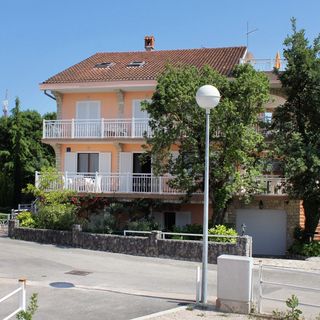 Apartmanok és Szobák Parkolóhellyel Njivice, Krk - 5398 Njivice (4)