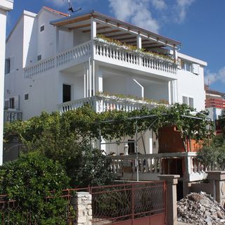 Apartmanok Parkolóhellyel Vodice - 2995 (2)