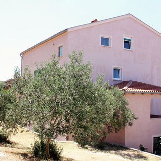 Apartmanok és Szobák Parkolóhellyel Barbat, Rab - 5070 Barbat (2)