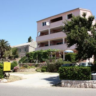 Apartmanok és Szobák Parkolóhellyel Barbat, Rab - 5070 Barbat (3)