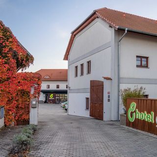 Hotel Grunt Kosmonosy (4)