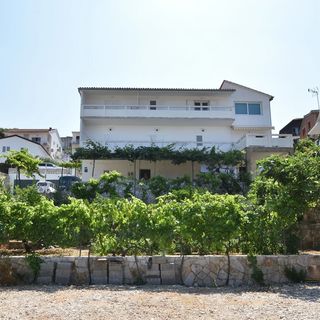Apartments and Room Mate-Mare Primosten (3)