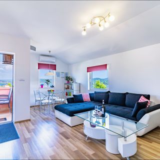 Apartmanok Parkolóhellyel Bilice, Krka - 13545 Bilice (4)