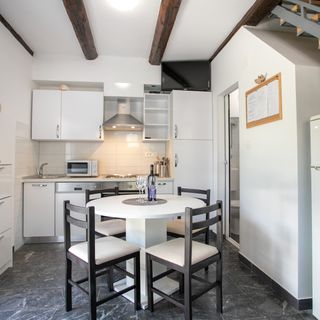 Családi Apartmanok A Tenger Mellett Duce, Omis - 8668 Duće (5)