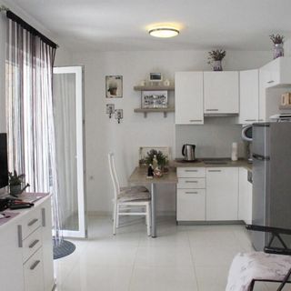 Apartmanok Parkolóhellyel Njivice, Krk - 16244 Njivice (5)