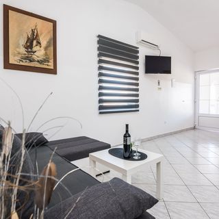 Apartmanok Parkolóhellyel Vir - 18540 (5)