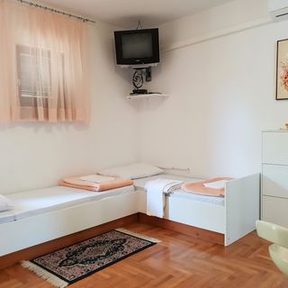 Apartments With Parking Space Šilo, Krk - 18754 Šilo (4)