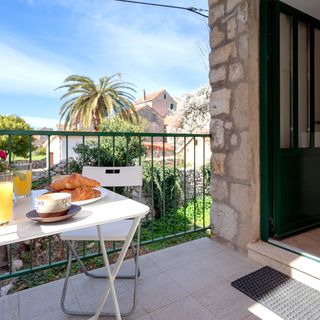 Apartments Lotti Stari Grad (3)