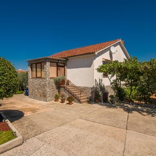 Apartmanok Parkolóhellyel Porat, Krk - 19343 Porat (2)