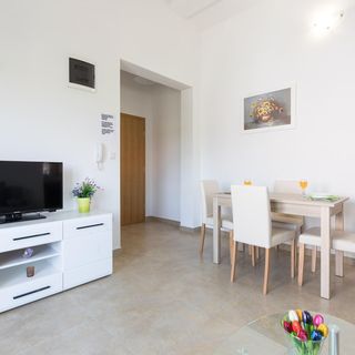 Apartmanok Parkolóhellyel Malinska, Krk - 19371 Malinska (5)