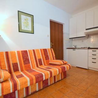 Apartmanok Parkolóhellyel Malinska, Krk - 19389 Malinska (5)