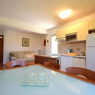 Apartmanok Parkolóhellyel Malinska, Krk - 20410 Malinska (4)