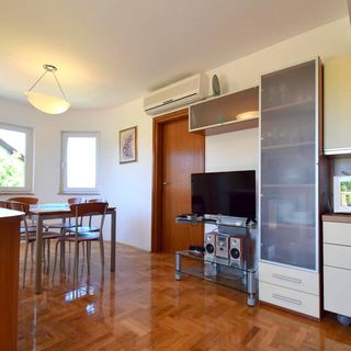 Apartmanok Parkolóhellyel Malinska, Krk - 20410 Malinska (5)