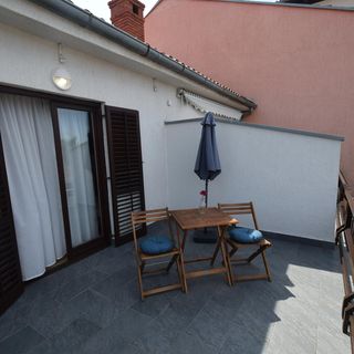 Apartmanok Parkolóhellyel Malinska, Krk - 20460 Malinska (2)