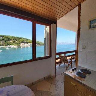 Apartment Next to the sea Jelsa (5)