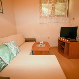 Apartmanok és Szobák Parkolóhellyel Palit, Rab - 21755 Palit (4)