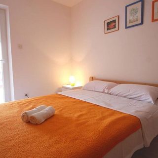 Apartmanok Parkolóhellyel Njivice, Krk - 21853 Njivice (2)